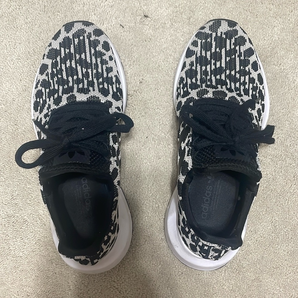 Women’s Adidas Swift Run sneakers size 7